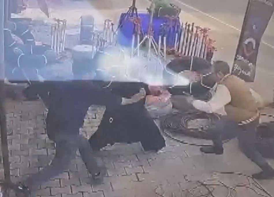 Saldırı anı güvenlik kamerası tarafından kaydedildi