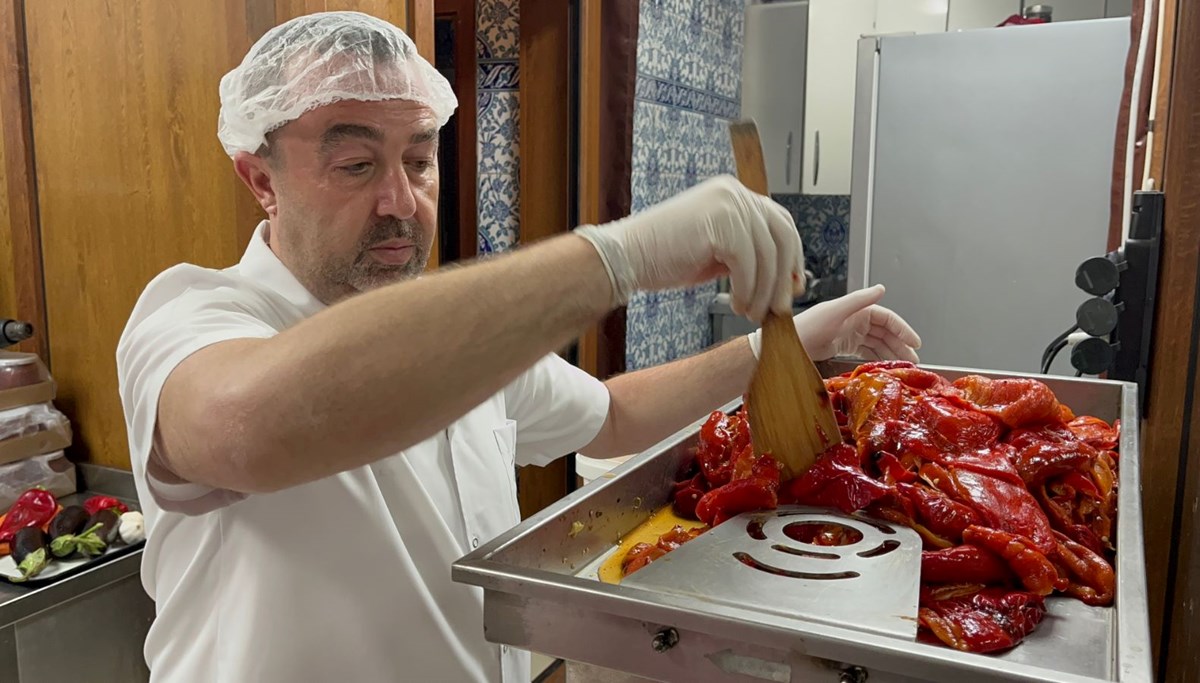 Balkanların geleneksel lezzetini Bursa'ya getirdi: 6 saat kaynatılarak hazırlanıyor