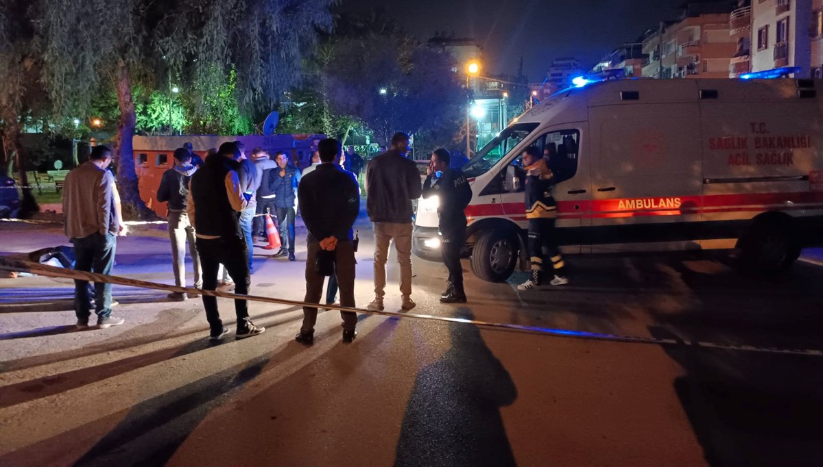 Otomobil ile geldiler, sokakta yürüyen kişiyi başından vurup öldürdüler