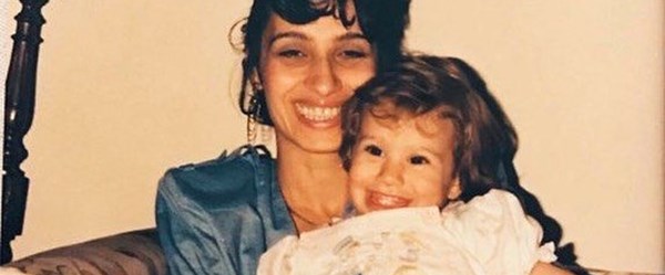İrem Derici'den çocukluk paylaşımı (Ünlülerin çocukluk ve gençlik fotoğrafları)