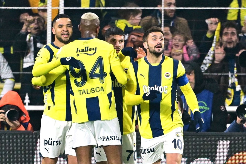 Süper Lig'de zirve takibi: Fenerbahçe 3 puanı 3 golle aldı - 16
