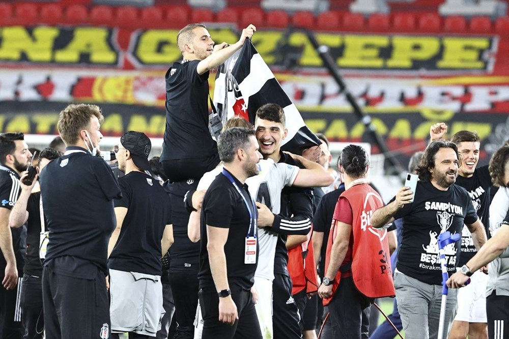 Beşiktaş şampiyonluğuna ulaştı (Beşiktaş'ın kaçıncı şampiyonluğu) - 13