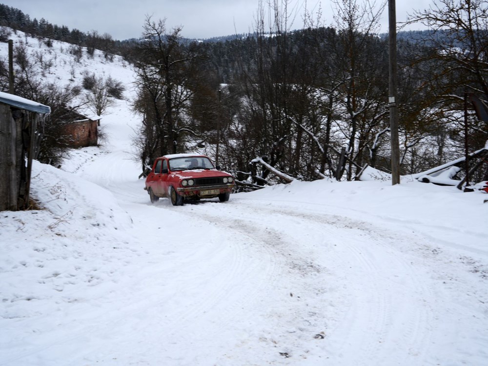 Kırmızı Toros lüks araç oldu, başına gelmeyen kalmadı! - 2