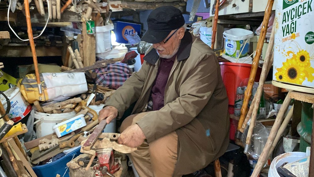 Tabiattan toplayıp dönüştürüyor: Meskeninin odunluğunu atölyeye çevirdi 75 8VKuR KJlUqdras