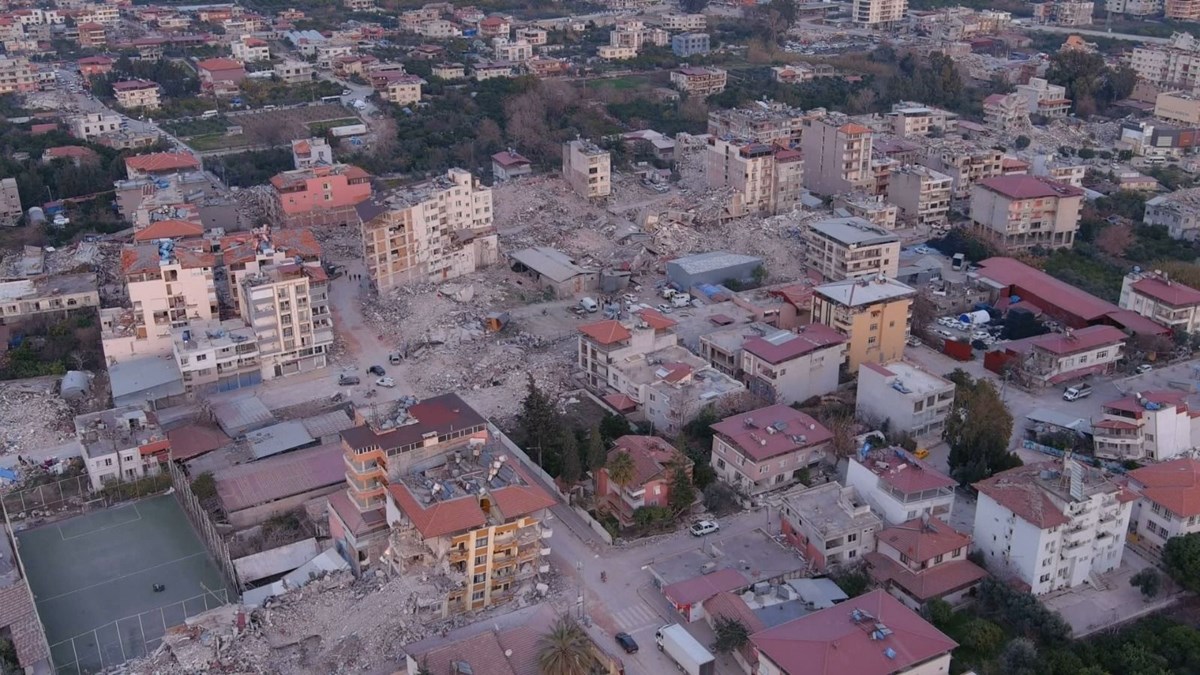 Bakan Koca duyurdu: Depremde 448 sağlık çalışanı hayatını kaybetti