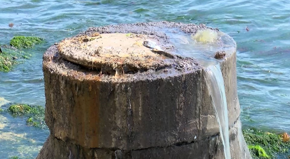 Silivri'de kanalizasyon suyu denize aktı - 1