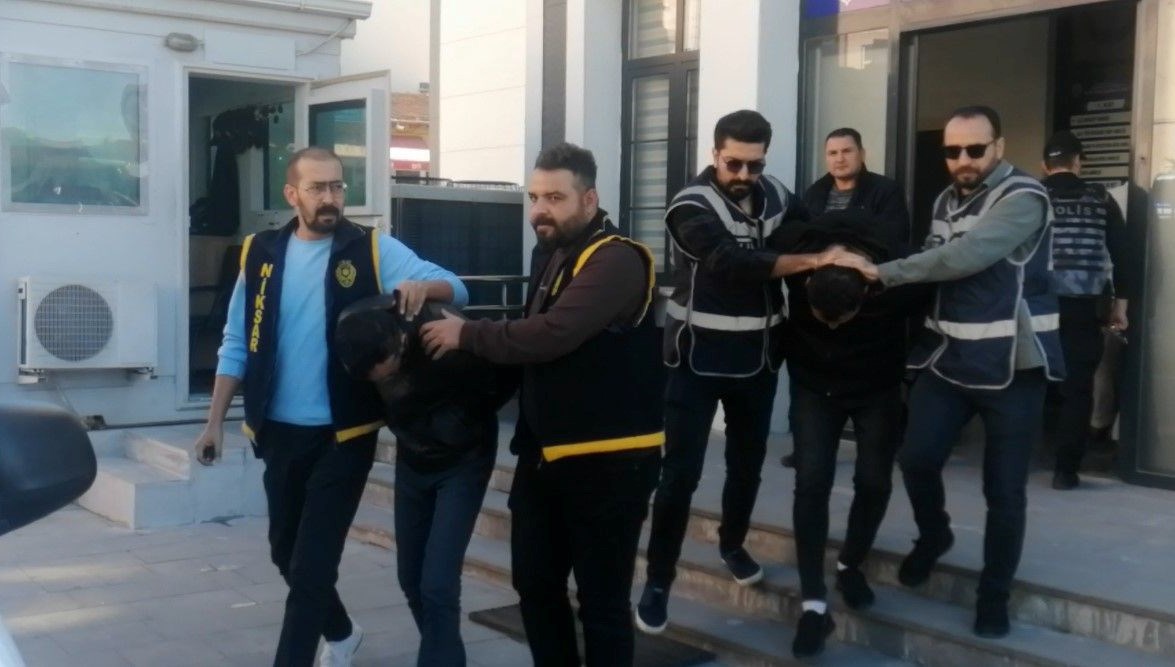 Yaşlı çift dolandırıcıların hedefi oldu