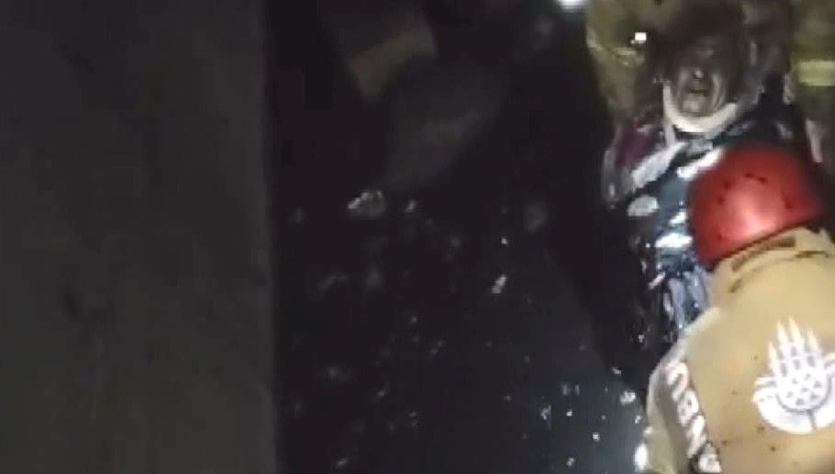 İçi su dolu asansör boşluğunda can pazarı İçi su dolu asansör boşluğunda can pazarı