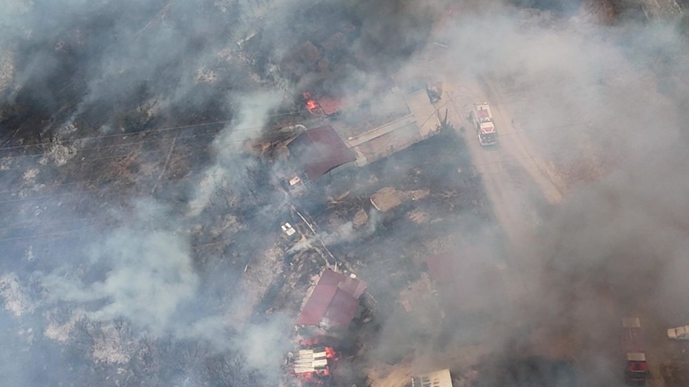 Kocaeli'de otluk alanda çıkan yangın evlere sıçradı - 2