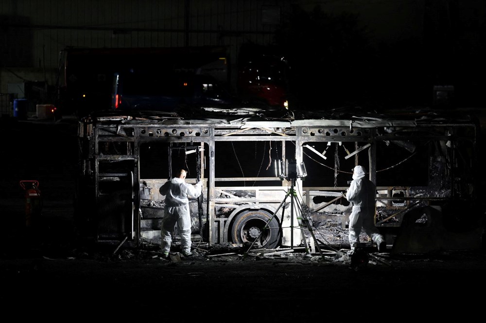 Tel Aviv'de zaman ayarlı saldırı: Otobüsler patladı, hükümet alarma geçti - 7
