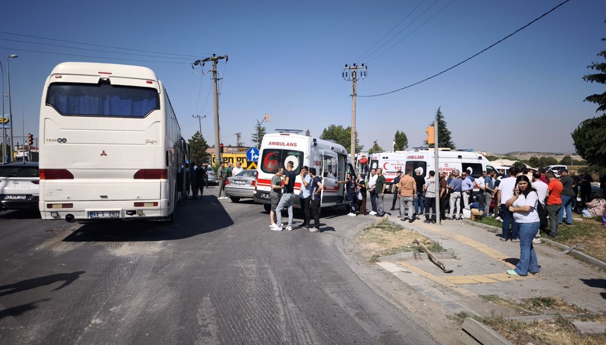 İşçi servisi tankerle çarpıştı: 35 yaralı