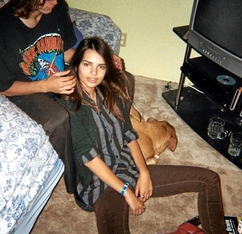 Nilgün Belgün takipçilerini geçmişe götürdü: Bu fotoğraf Marmaris'te çekildi (Ünlülerin çocukluk ve gençlik halleri) - 235