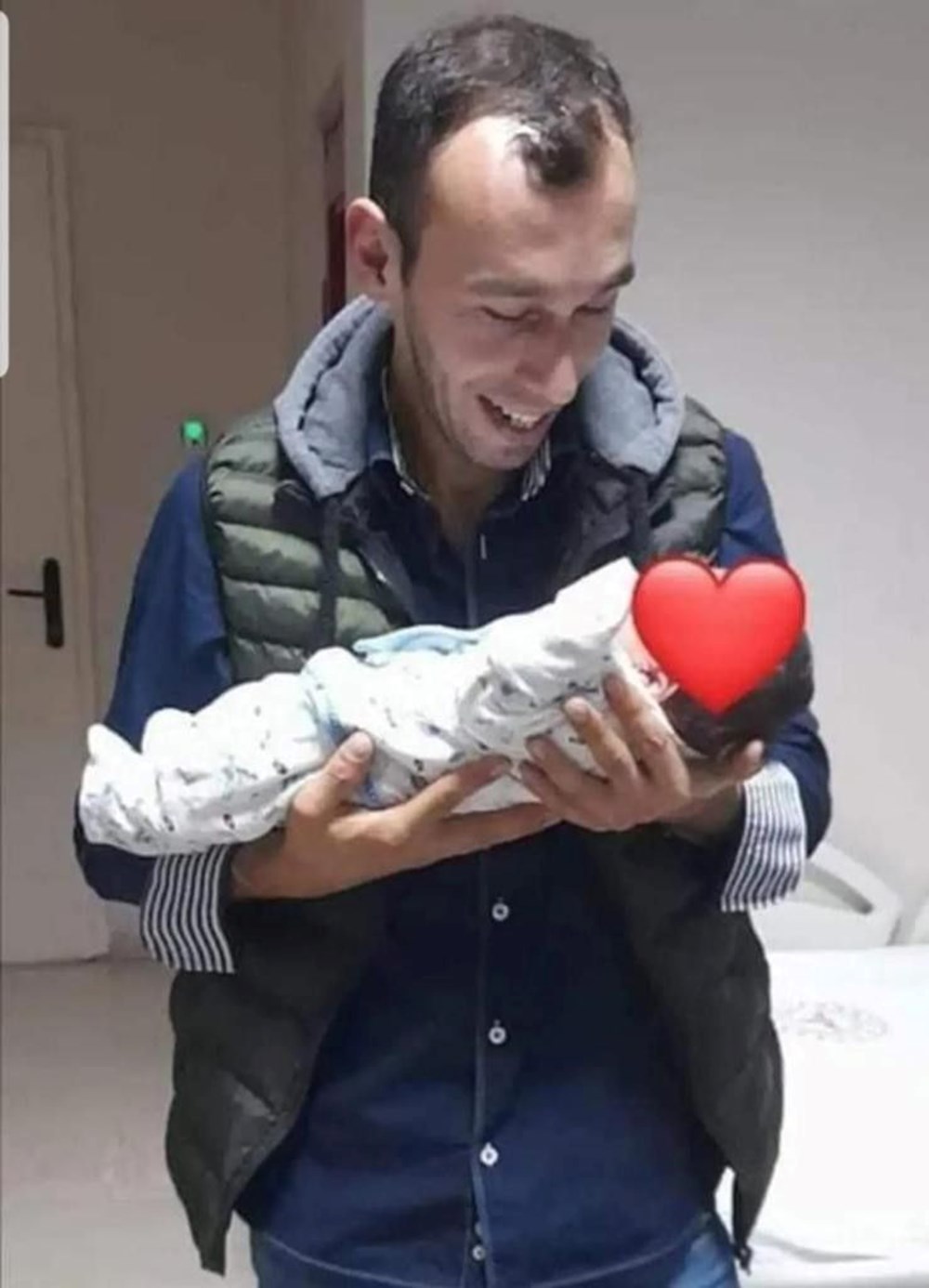 Facia arkadaşını yerine gittiği mesaide yakaladı - 7