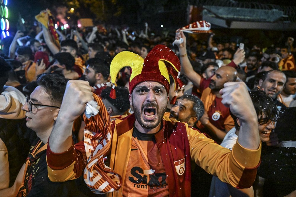 Galatasaray şampiyon oldu taraftar sokağa döküldü - 12