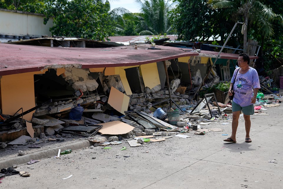 Filipinler'de 7.6 büyüklüğünde deprem: Tsunami uyarısı yapıldı - 1