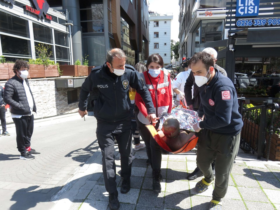 Kadıköy'de çıkan yangında 3 kişi yaralandı - 1