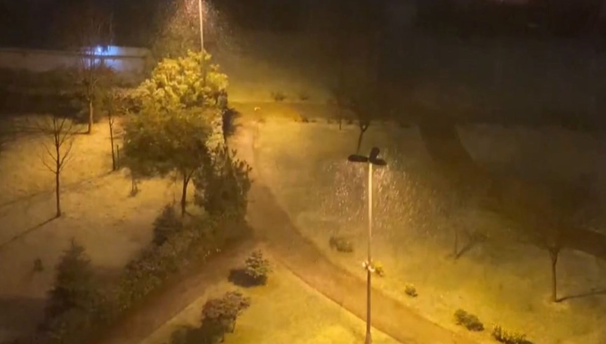 İstanbul'da kar yağışı etkili oluyor