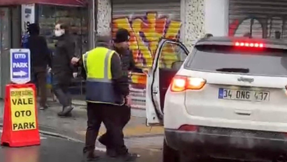 Beyoğlu'nda değnekçiler polise yakalandı