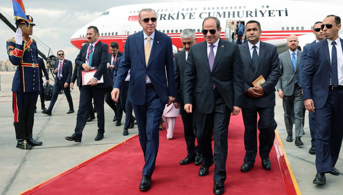 Cumhurbaşkanı Erdoğan, 12 yılın ardından Mısır'da Sisi ile bir arada
