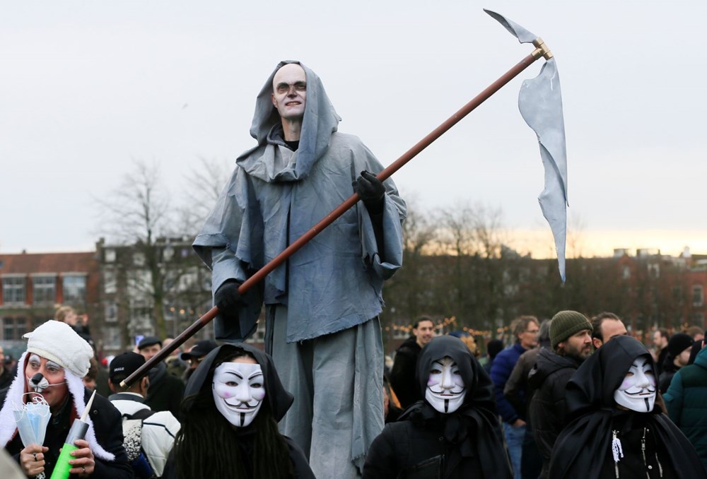 Hollanda'da Covid-19 önlemleri protestosu: 30 gözaltı - 6