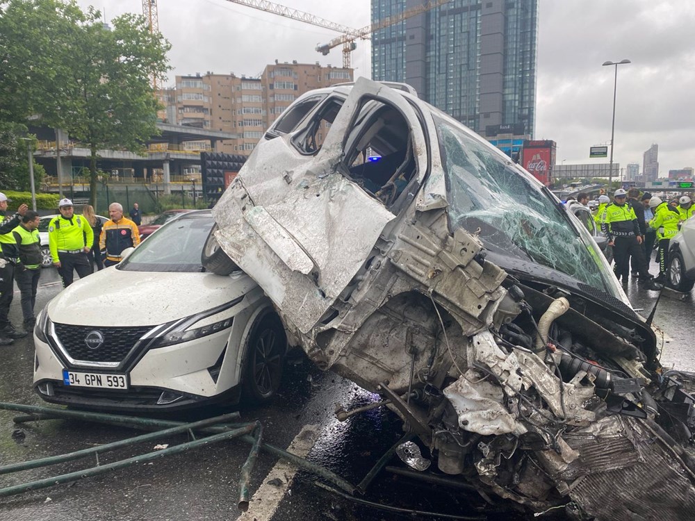 İstanbul'da zincirleme kaza: Yaralılar var - 4