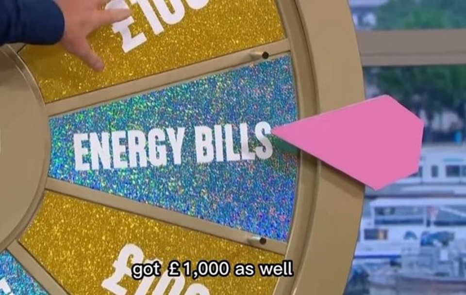 İngiltere'deki çarkıfelek yarışmasında "enerji faturası" ödül oldu - 1
