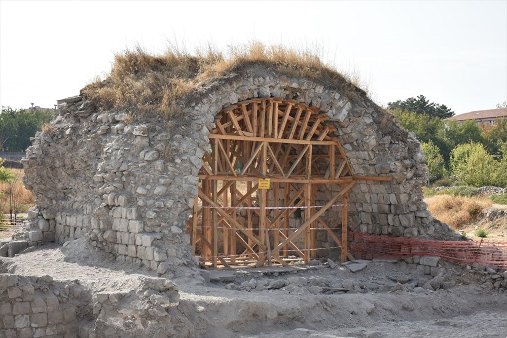 Malatya'daki Şahabiyye-i Kübra Medresesi'nde çini parçalarına rastlandı - 6