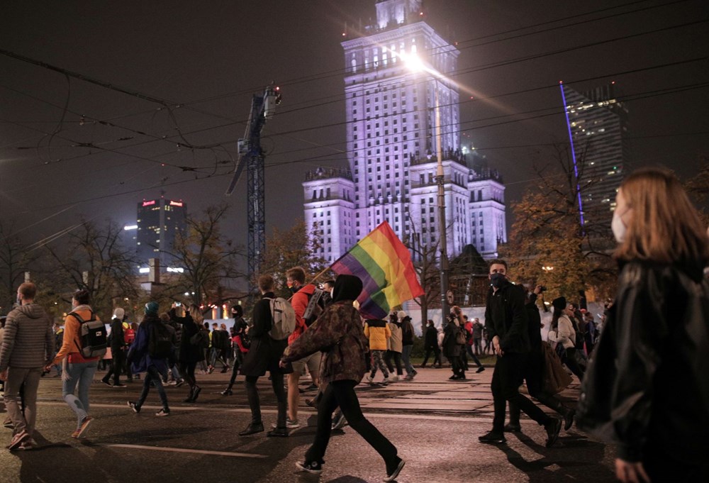 Polonya'da kadınlar sokağa çıktı: Kürtaj yasasını protesto ettiler - 5