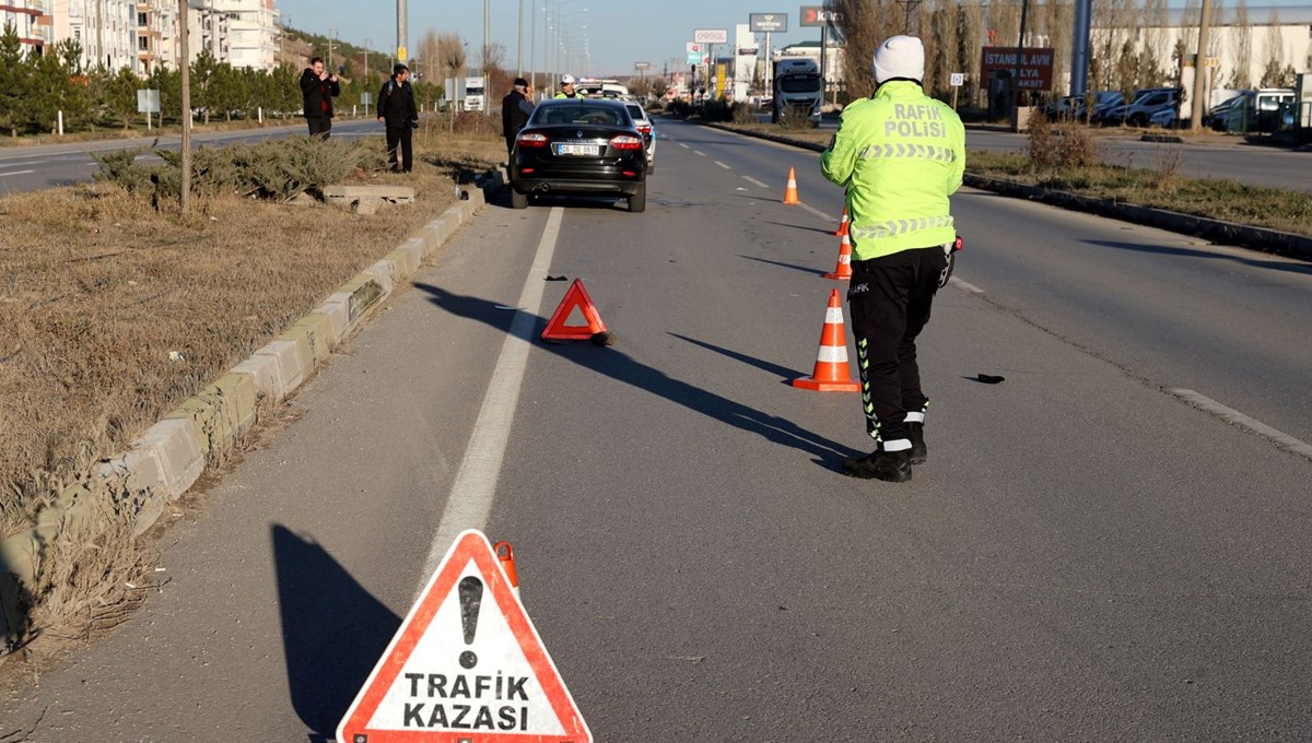 Sivas'ta otomobilin çarptığı kadın ağır yaralandı