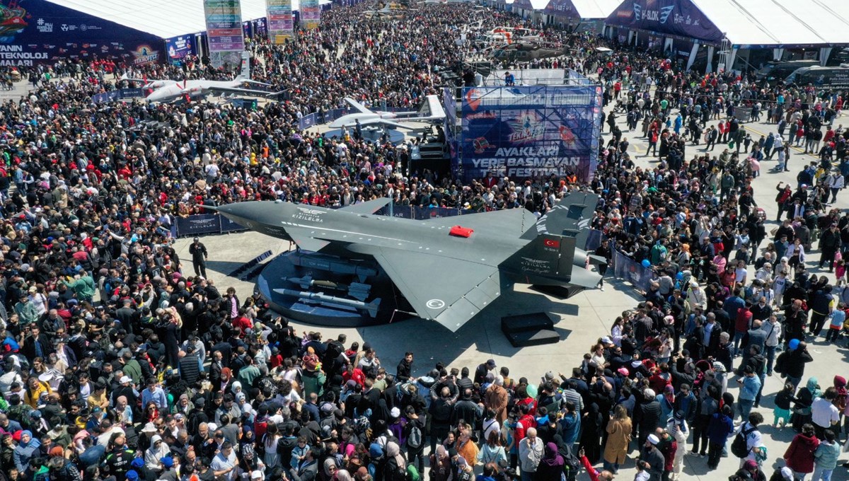 TEKNOFEST'e 4 günde 2 milyona yakın ziyaretçi TEKNOFEST'e 4 günde 2 milyona yakın ziyaretçi