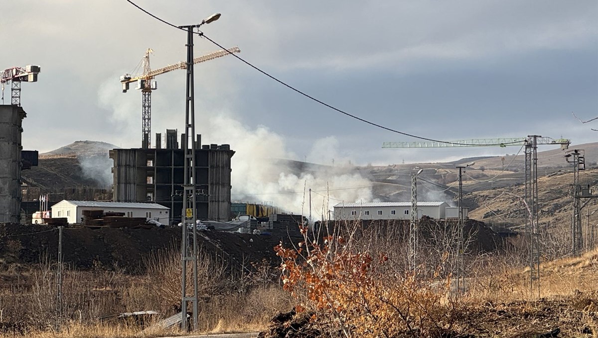 Elazığ'da konteyner yangınında 2 işçi yaralandı, 1 işçi dumandan etkilendi