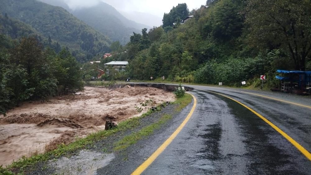 Karadeniz'i sel vurdu: Rize, Giresun ve Artvin'de dereler taştı, yollar kapandı - 6