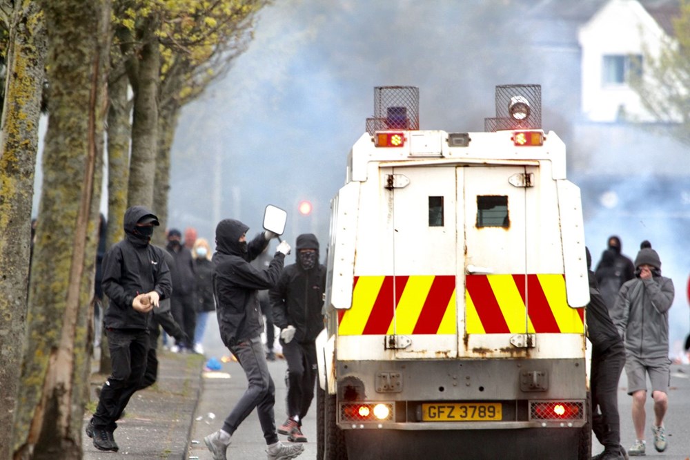 Kuzey İrlanda'daki şiddet olayları yeniden başladı - 11