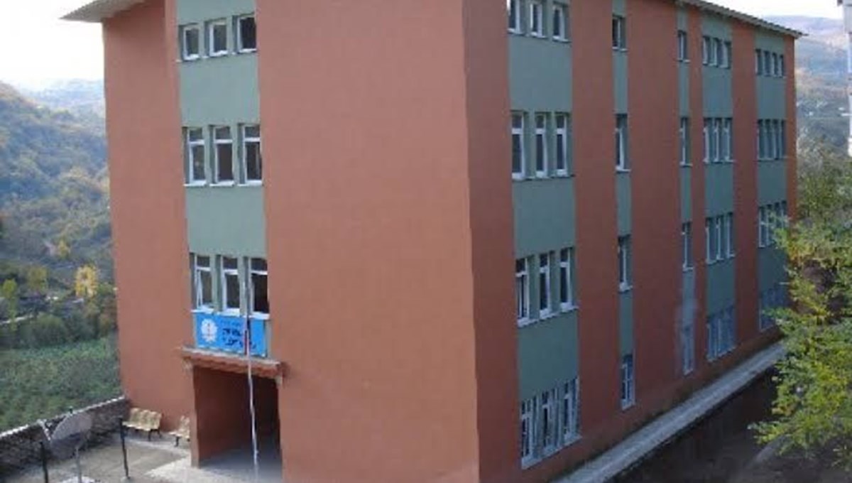 Öğretmende corona virüs çıktı, okulda eğitime 4 gün ara verildi