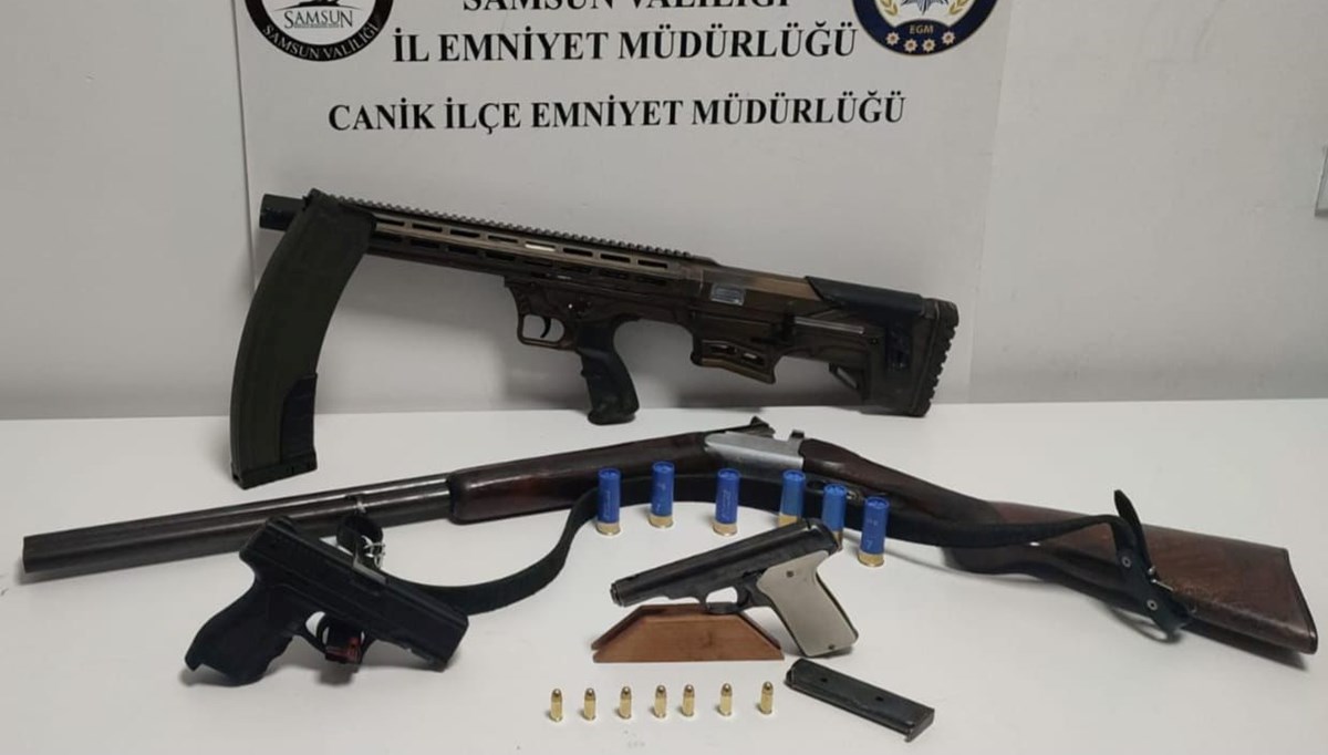 Samsun'da düğünde havaya ateş açan 3 kişiye gözaltı Samsun'da düğünde havaya ateş açan 3 kişiye gözaltı