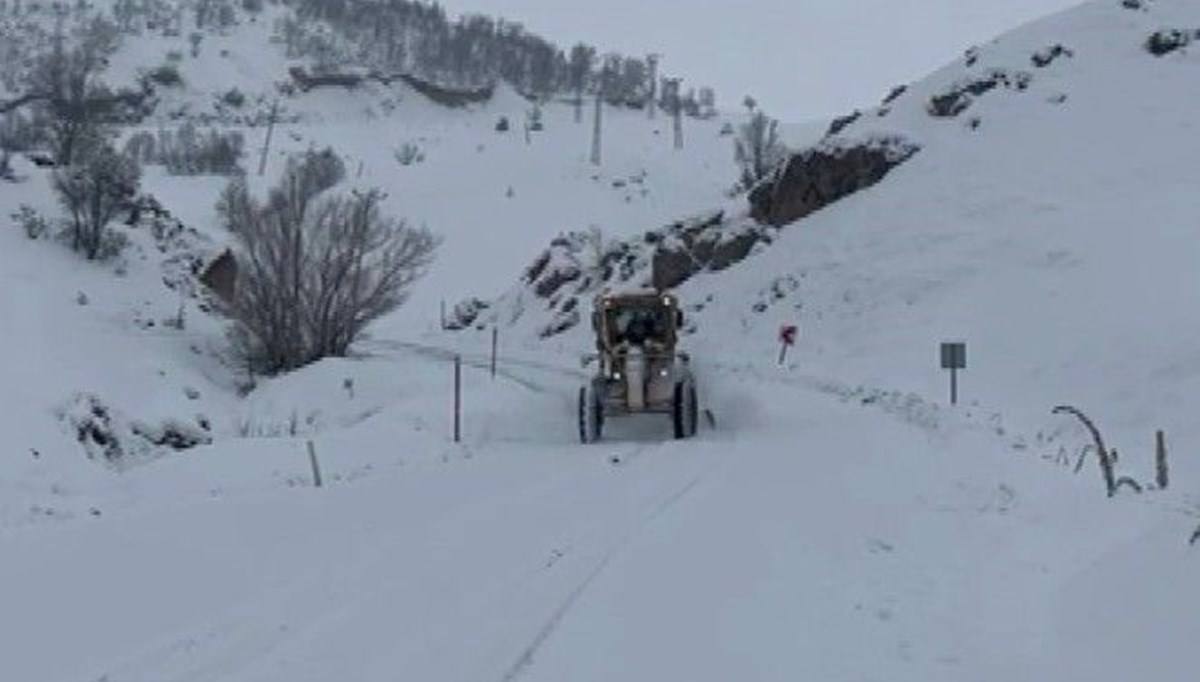 Tunceli'de 82 köy yolunu ulaşıma kapandı Tunceli'de 82 köy yolunu ulaşıma kapandı