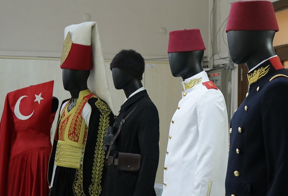 Usta eller Atatürk'ün üniformalarını yeniden dikti - 1