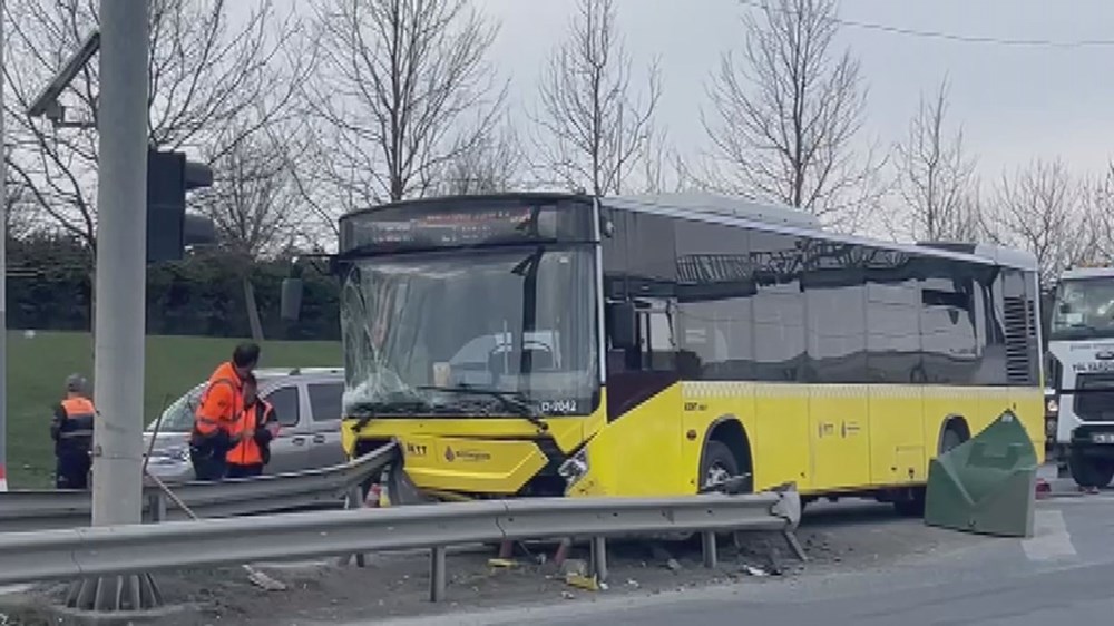 İETT otobüsü bariyerlere ok gibi saplandı - 7