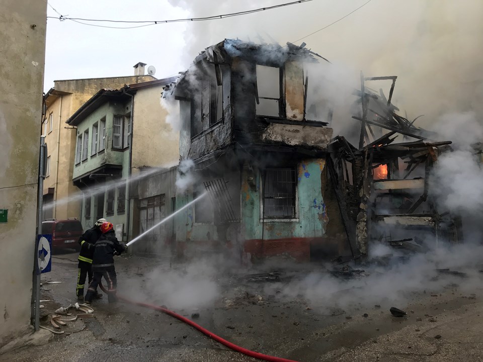 Bursa'da Tarihi Kayhan Çarşısı'nda yangın - 2