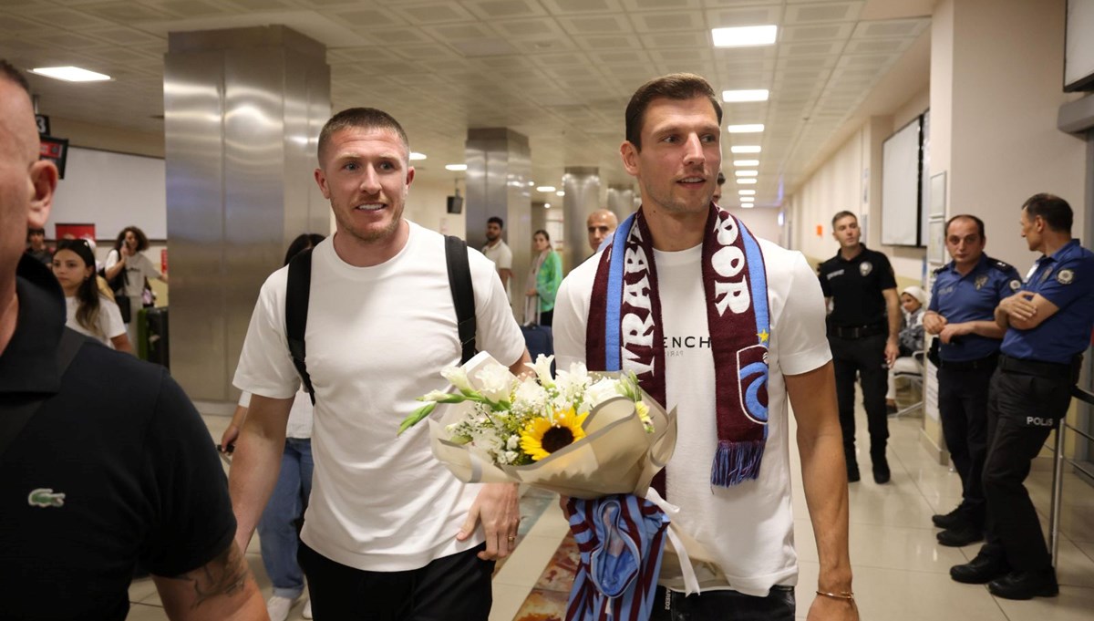 Trabzonspor’un ilk transferleri John Lundstram ve Borna Barisic şehre geldi Trabzonspor’un ilk transferleri John Lundstram ve Borna Barisic şehre geldi