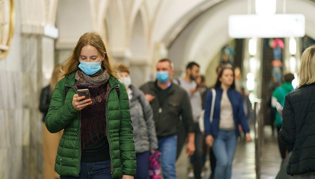 Omicron varyantı ile pandeminin son dönemine girildi: 8 farklı bilimsel çalışmadan ortak sonuç