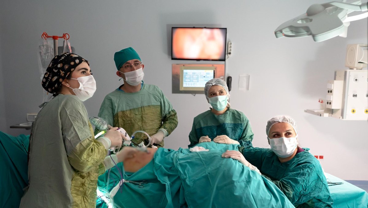 Karın ağrısıyla gittiği hastanede karnından çıktı: 7 kilogram ağırlığında Karın ağrısıyla gittiği hastanede karnından çıktı: 7 kilogram ağırlığında