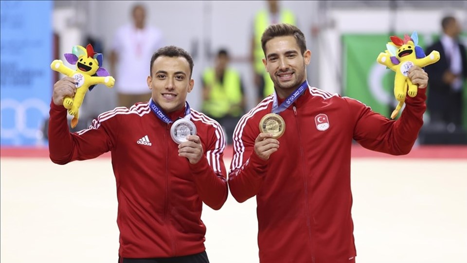 İbrahim Çolak (sağda) altın, Adem Asil (solda) gümüş madalya kazandı