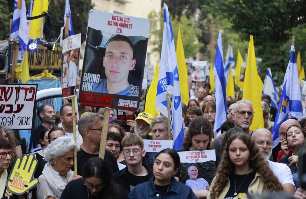 7 Ekim'in birinci yılı: Netanyahu'nun konutunun önünde protesto - 6