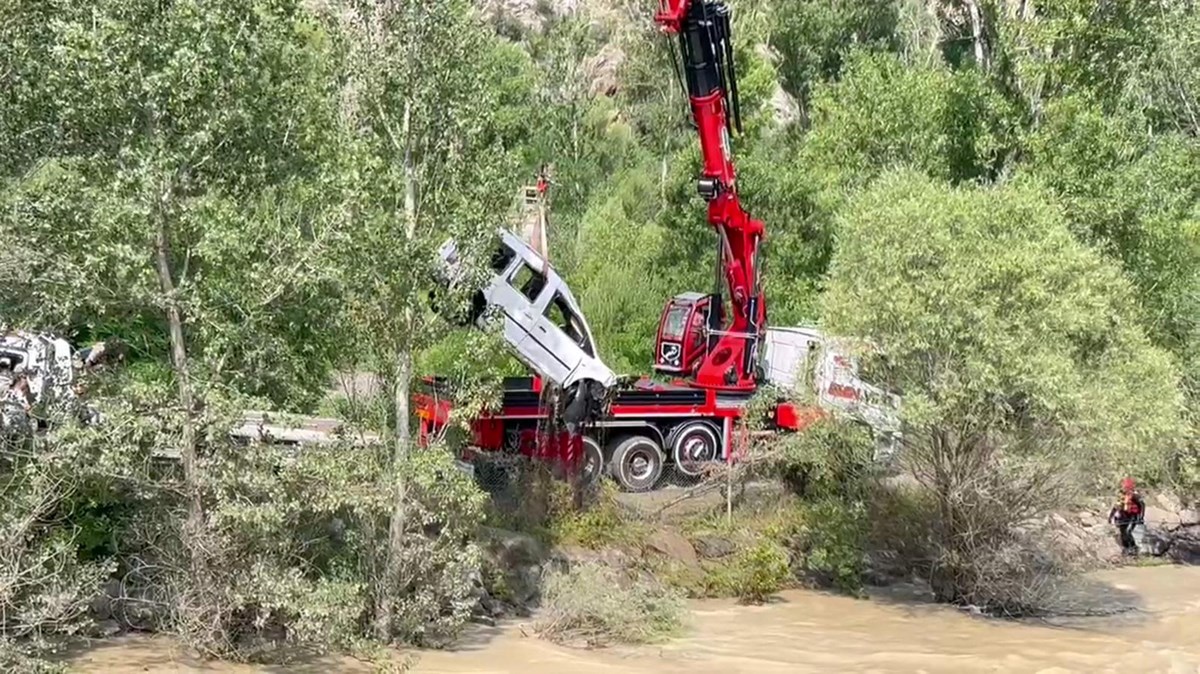 Erzurum'da heyelan faciası: 8 aylık bebek kayboldu, annenin cansız bedeni bulundu