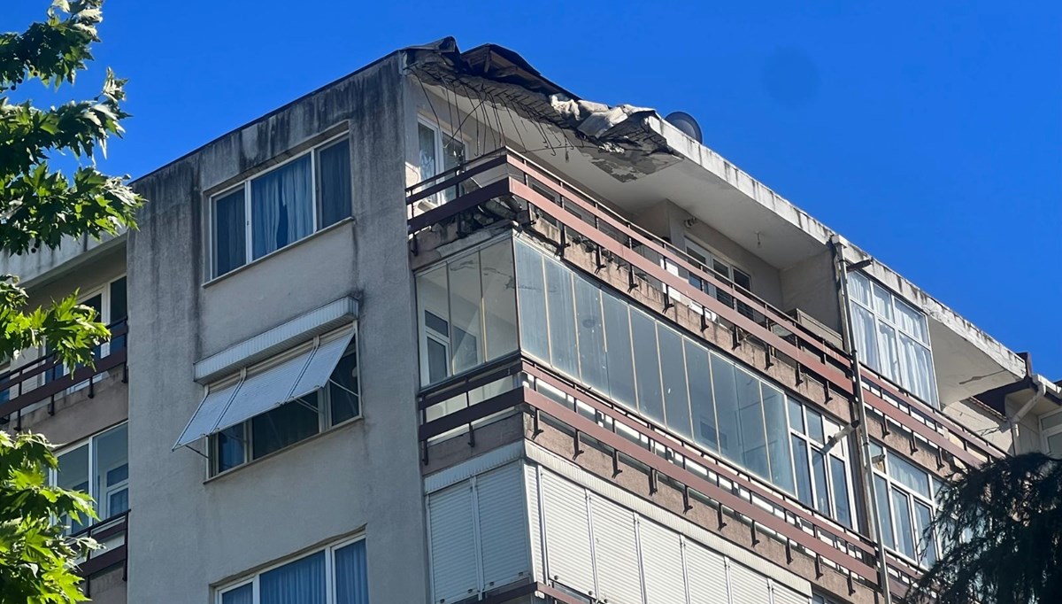 Kartal'da 8 katlı apartmanın çatısında çökme oldu