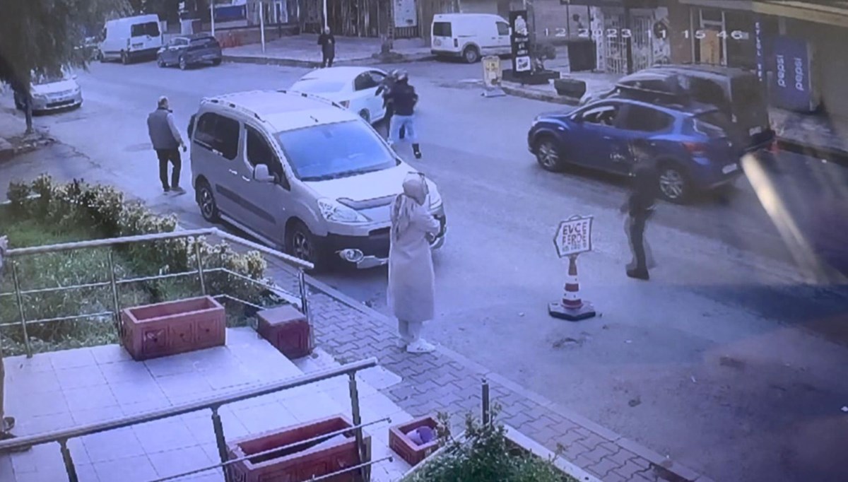 Kartal'da kaza yapan otomobil sürücüsünün kaçtığı anlar kamerada Kartal'da kaza yapan otomobil sürücüsünün kaçtığı anlar kamerada