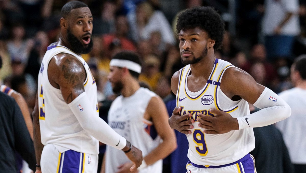 LeBron James oğlu Bronny ile birlikte NBA tarihine geçti LeBron James oğlu Bronny ile birlikte NBA tarihine geçti