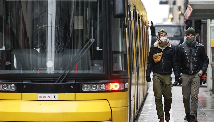 Almanya'da iki belediye otobüsü çarpıştı: 5'i ağır 35 yaralı