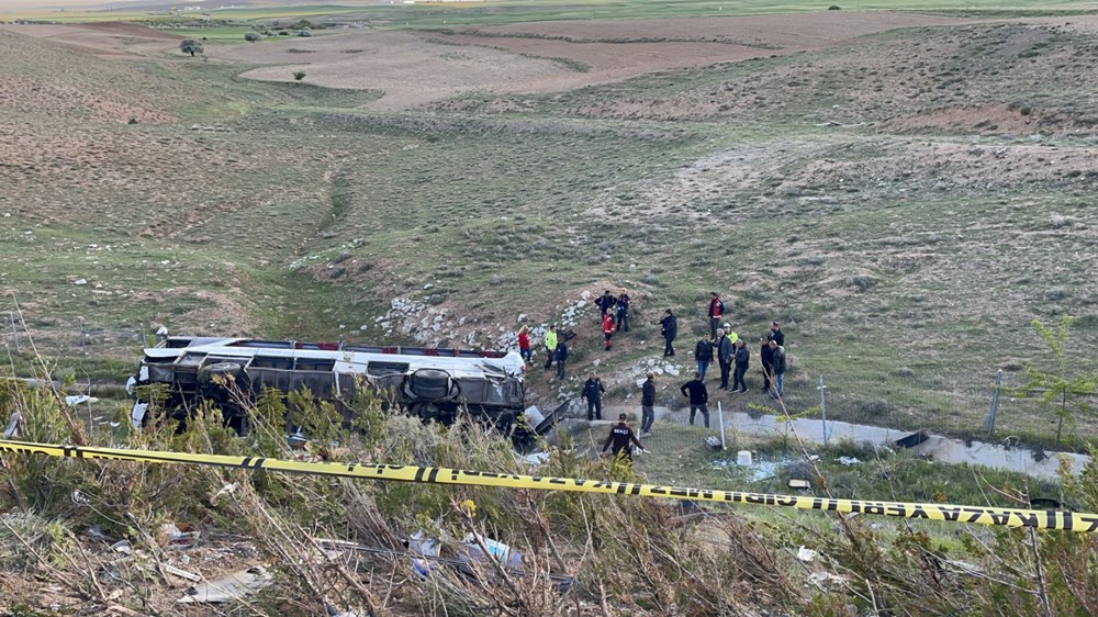 Niğde'de öğrencileri taşıyan otobüs devrildi: 2 kişi öldü, 5'i ağır 42 yaralı - 2